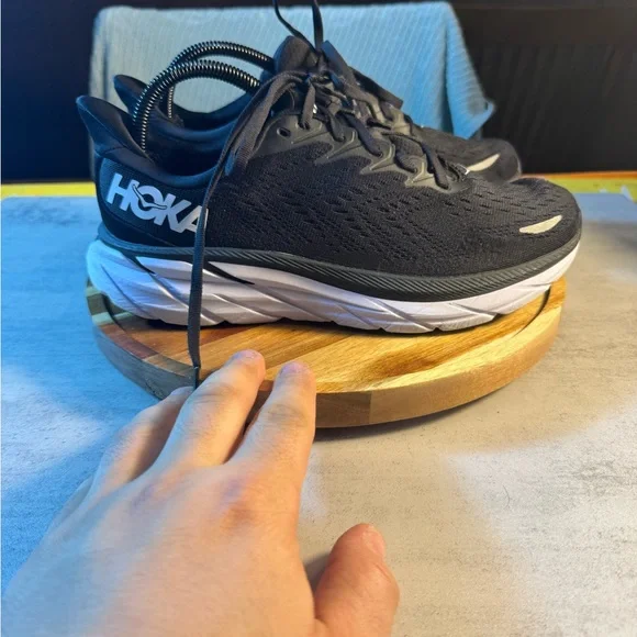 Hoka Clifton 8 wide 9 D Black and white Running Shoes - Picture 3 of 7